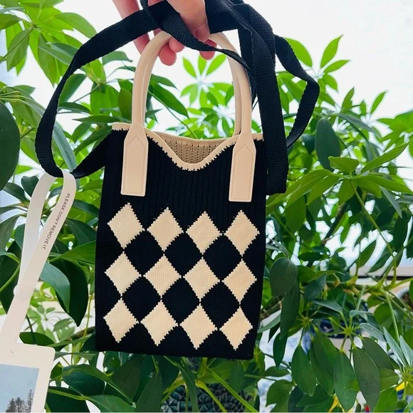 NWT Chic Argyle White/Black Knitted Tote Crossbody Bag - Picture 6 of 11